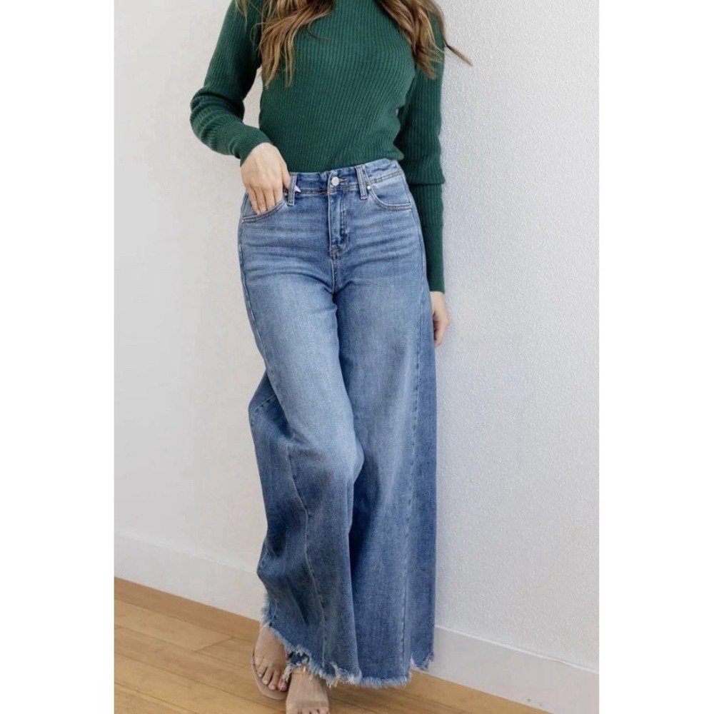 RISEN Medium High Rise Ankle Wide Leg  Jean‎ Sz 26/3 Raw Hem